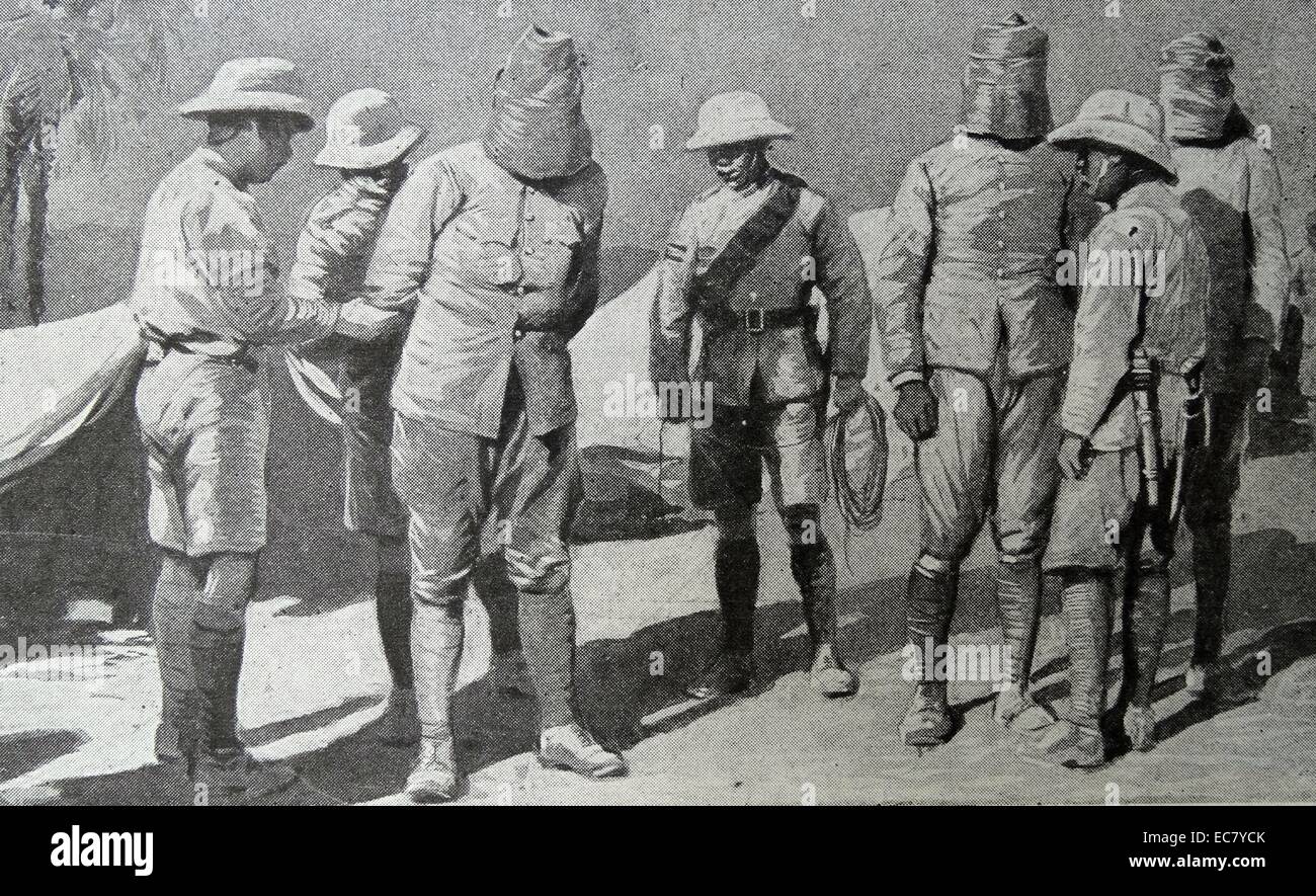 Deutscher uBootOffizier sieht durch ein Periskop; Weltkrieg ein 1916