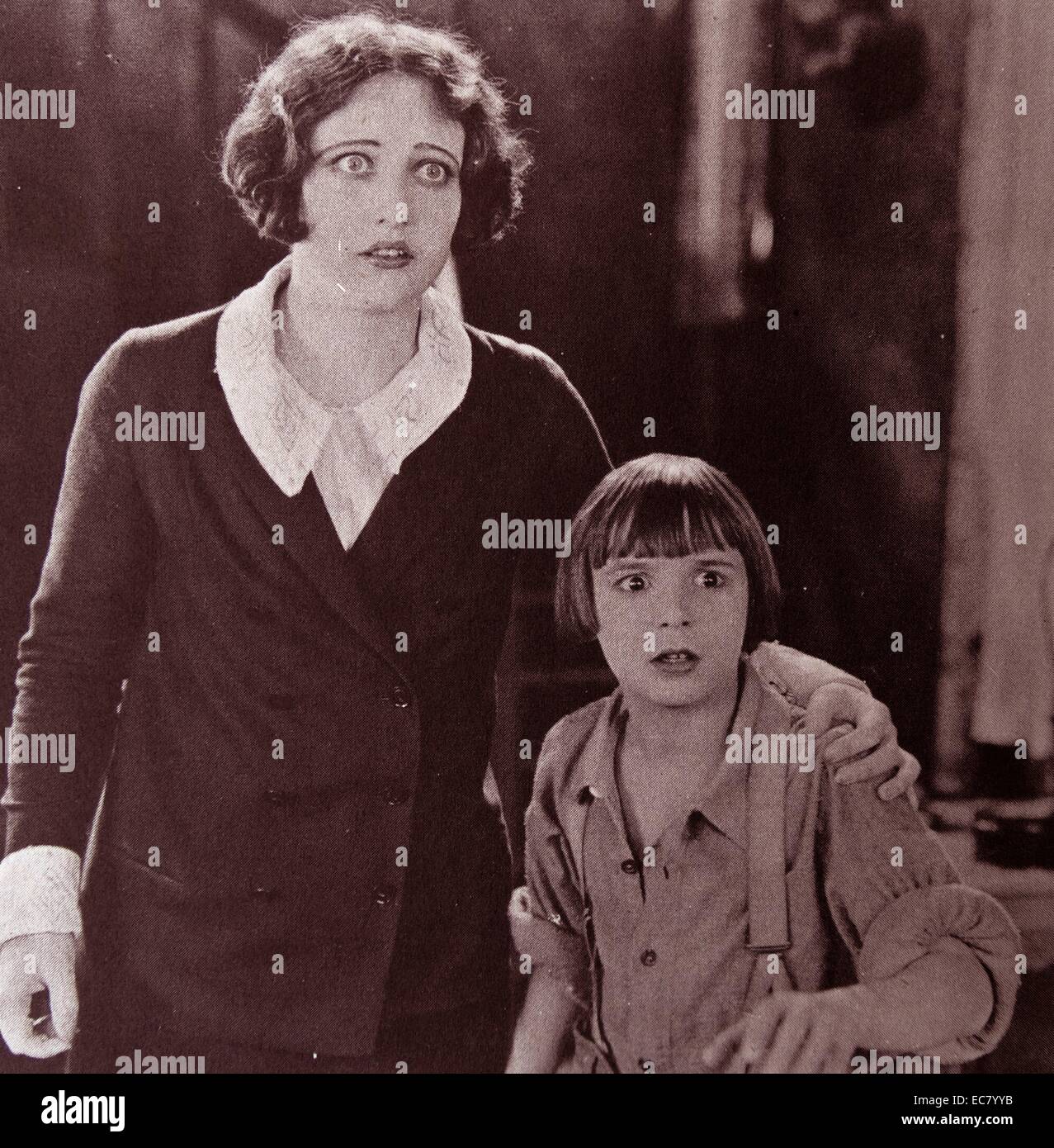 Frisch aus den Refrain von "Innocent Eyes", Joan Crawford spielte ihre erste Rolle in Jackie Coogans "alte Kleidung" 1925. Stockfoto