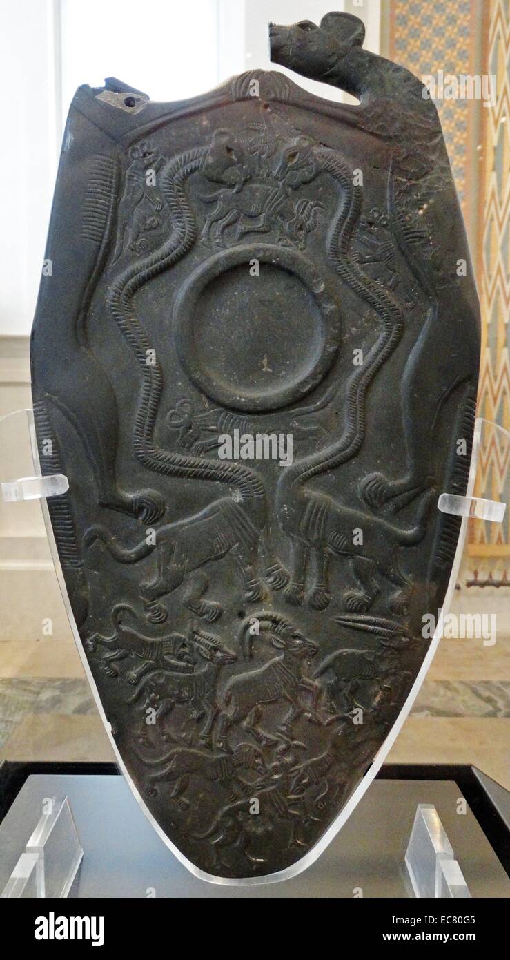 Die doppelseitigen (Two-Dog) Palette. Antike Ägyptische 3300-3100 v. Chr. eine zeremonielle Objekt in der Entlastung, die Jagd und Tiere geschnitzt Stockfoto