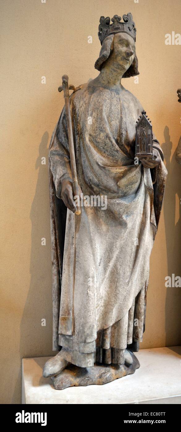 Stein-Engel, der eine Krone hält. Ile-de-France, die Anfang des 14. Jahrhunderts. Stockfoto