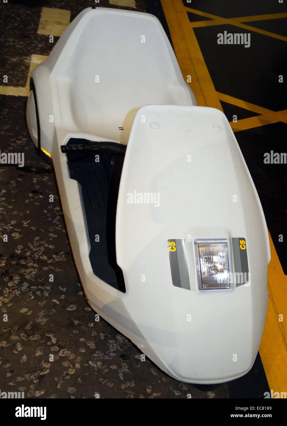 1985 Sinclair C5. Ein Beispiel für die batteriebetriebenen Dreirad, das von Clive Sinclair entwickelt wurde als Stadt oder Pendler Fahrzeug verwendet werden. Obwohl behauptet in der Lage sein eine Distanz von 50 Meilen auf einer Aufladung seiner ungewöhnlichen Fahrposition und geringe Größe zu erreichen, führte viele glauben, dass es potenziell gefährliche war und so war es kein kommerzieller Erfolg. Stockfoto