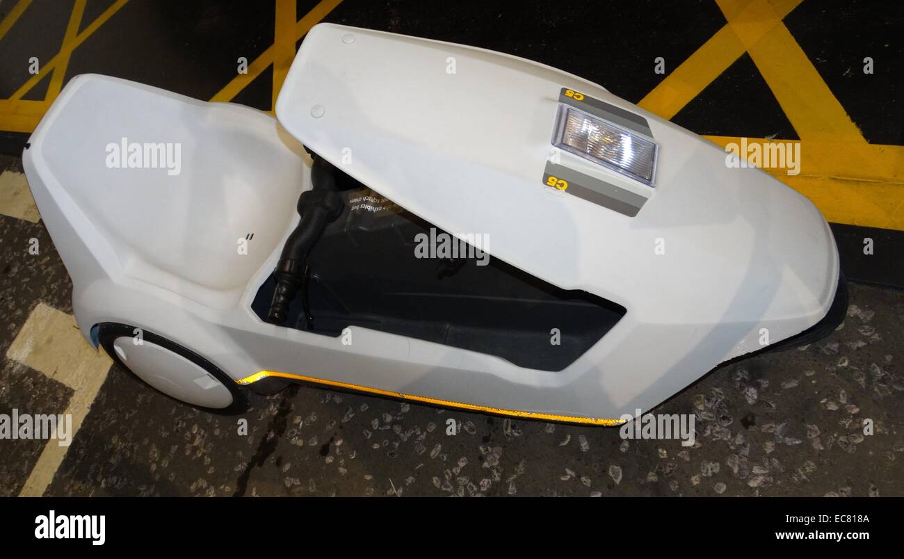 1985 Sinclair C5. Ein Beispiel für die batteriebetriebenen Dreirad, das von Clive Sinclair entwickelt wurde als Stadt oder Pendler Fahrzeug verwendet werden. Obwohl behauptet in der Lage sein eine Distanz von 50 Meilen auf einer Aufladung seiner ungewöhnlichen Fahrposition und geringe Größe zu erreichen, führte viele glauben, dass es potenziell gefährliche war und so war es kein kommerzieller Erfolg. Stockfoto