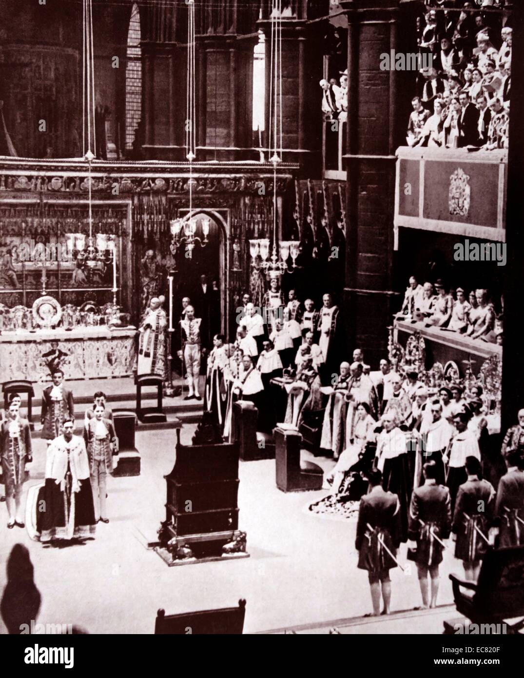 Krönung von König George VI. von Großbritannien an der Westminster Abbey 1937. Queen Elizabeth, Queen Mary und die Prinzessin (später Königin Elizabeth II.), auf der rechten Seite schauen. Stockfoto