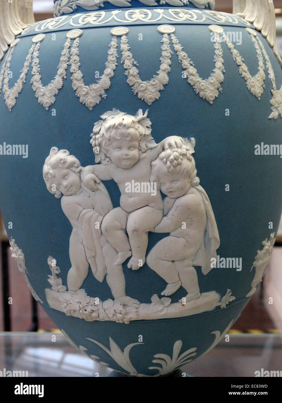 Vase Modelliert Fotos Und Bildmaterial In Hoher Aufl sung Alamy