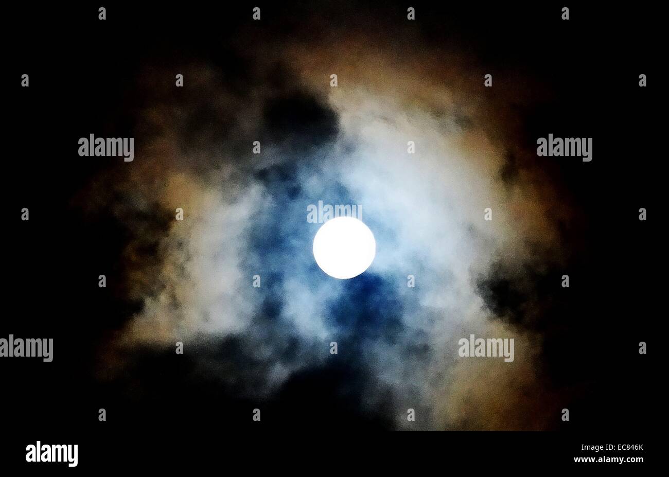 Vollmond In Nachster Nahe Zur Erde August 2014 Stockfoto Bild