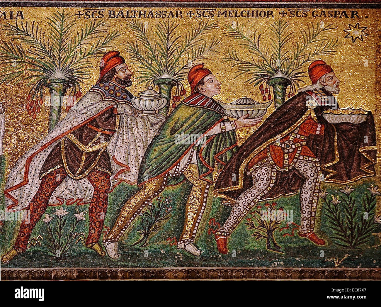 Mosaik der Heiligen drei Könige in der Basilika von Sant Apollinaire Nuovo, Ravenna, Italien. Vom 6. Jahrhundert Stockfoto