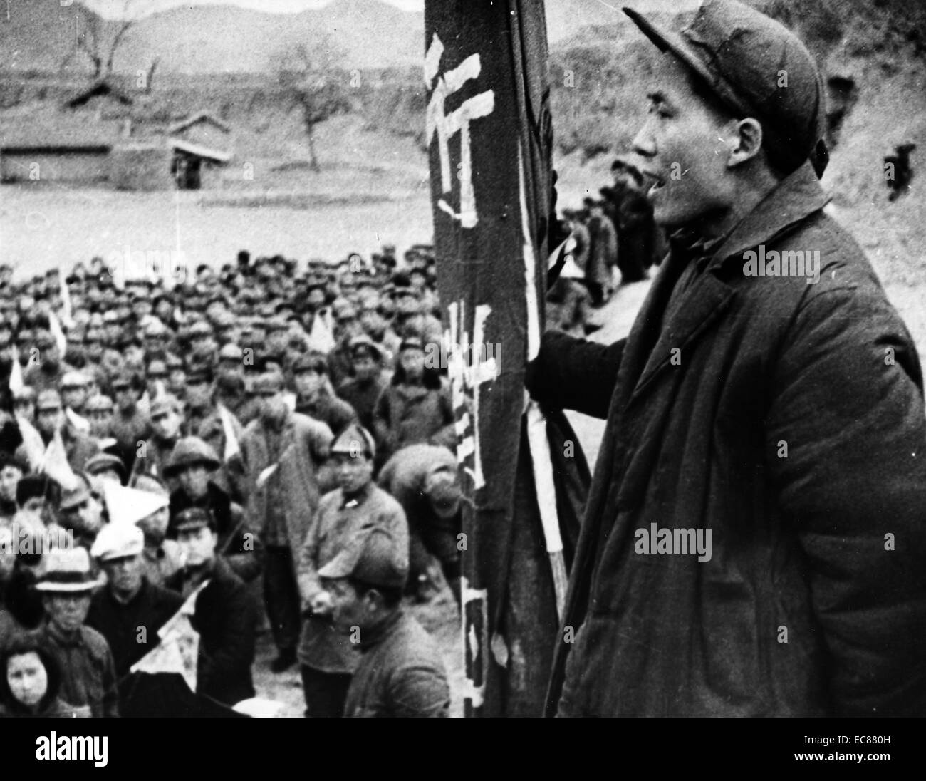 Foto von Mao Tse Tung, Führer der chinesischen Kommunisten, Adressen Anhänger während des langen März. Datierte 1937 Stockfoto