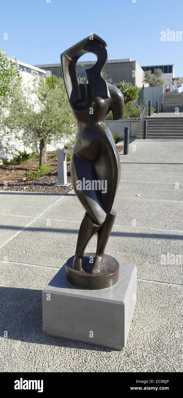 Bronze-Skulptur einer Frau, die ihr Haar kämmen. Erstellt von Alexander Archipenko (1887-1964 aktiv) russischen Bildhauer. Datiert 1914 Stockfoto