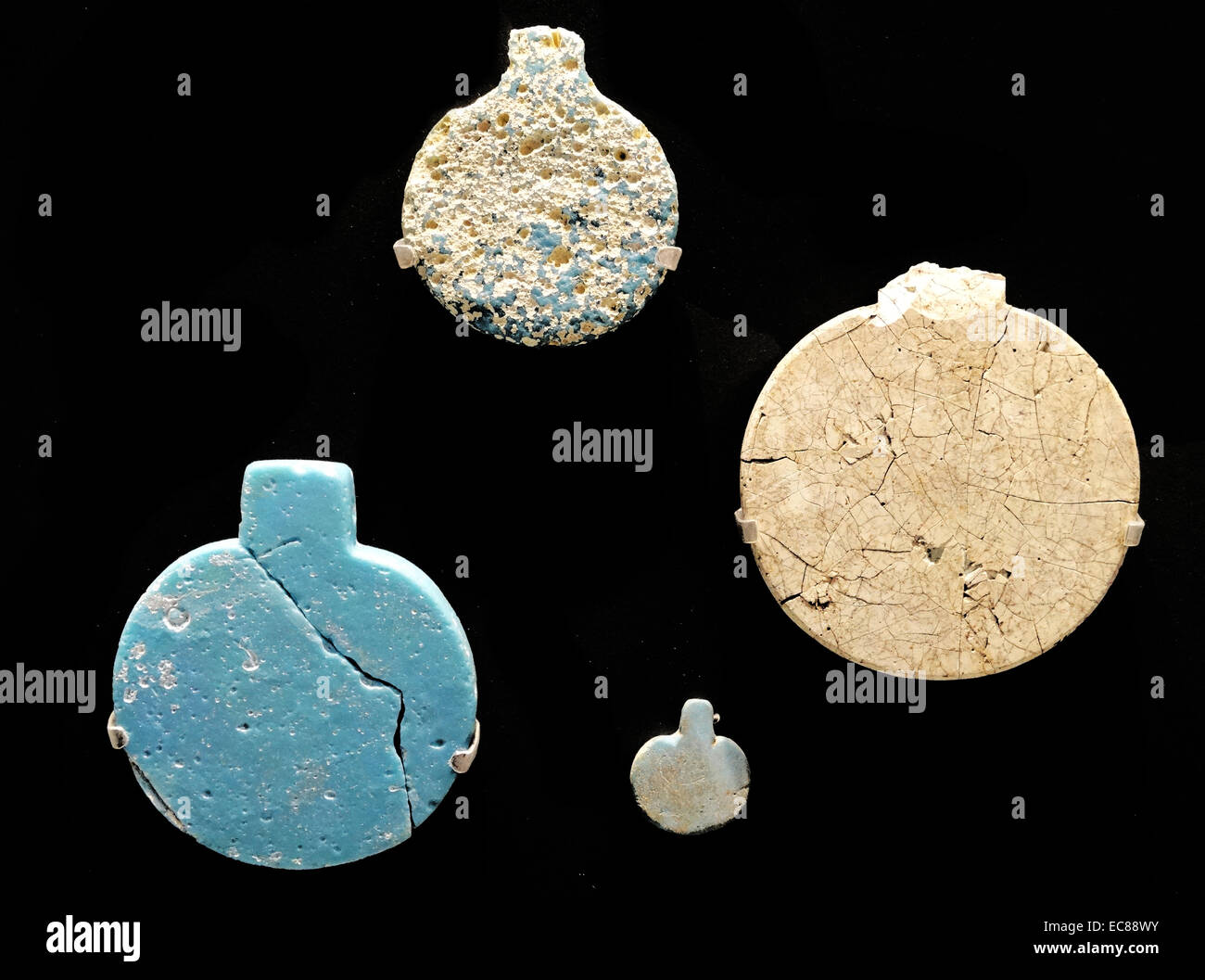 Scheibe-Anhänger, gefunden in Tel Mevorakh und Nahen Osten, aus dem späten 16.-13. Jahrhundert. Stockfoto