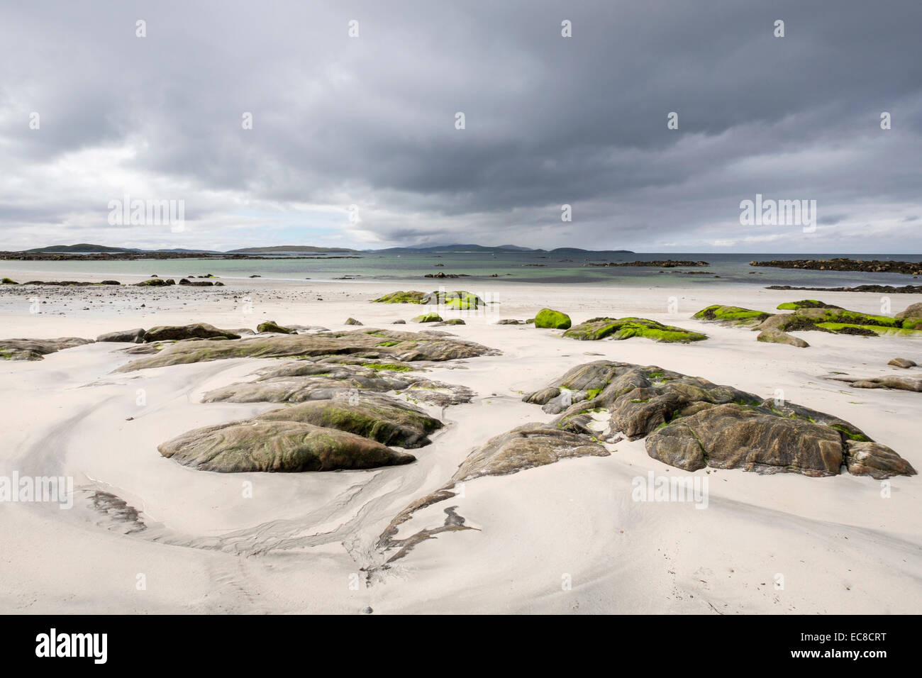 Felsen am leeren Sandstrand am Pol ein Chara, South Uist, äußeren Hebriden, Western Isles, Schottland, UK, Großbritannien Stockfoto