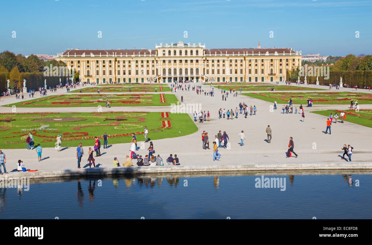 Wien, Österreich - 19. Oktober: Das Schloss Schönbrunn und Gärten. Stockfoto