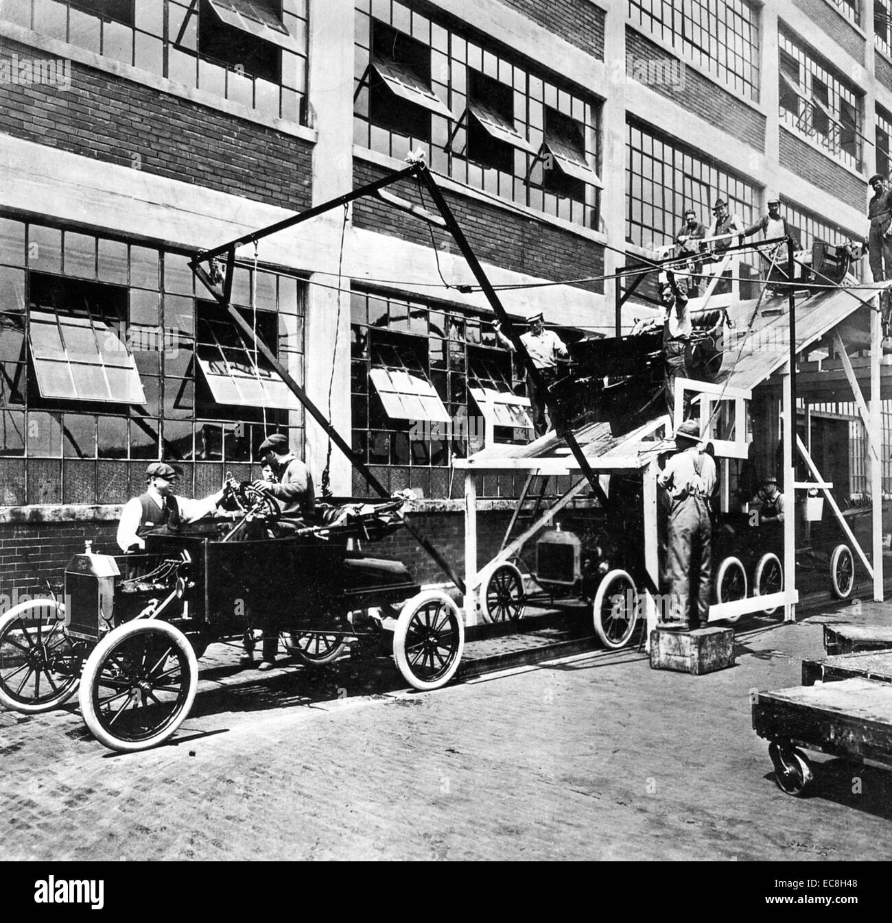 FORD FLIEßBAND in der Fabrik Highland Park, Michigan, 1913 Stockfoto