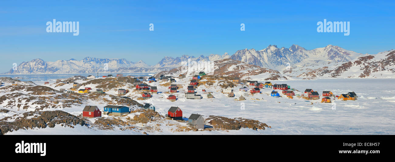 Bunte Häuser im Dorf Kulusuk, Grönland Stockfoto