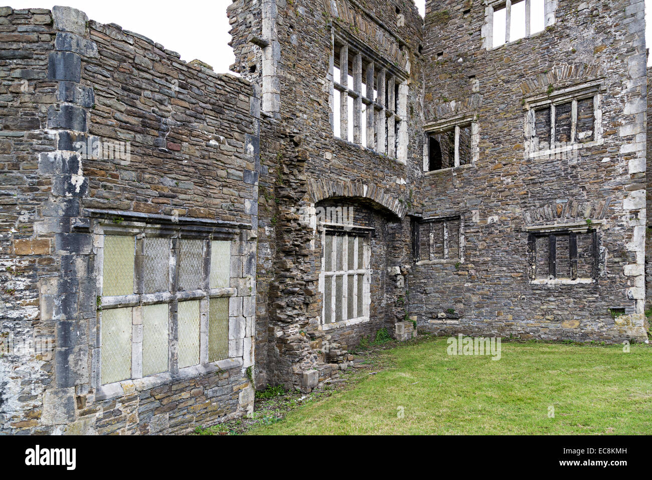 Windows in Neath Abbey Ruinen, Neath, Glamorgan, Wales, UK Stockfoto