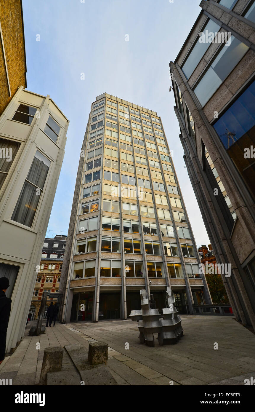 The Economist, Gebäude, Ökonom Plaza, London. Das Magazin befindet sich im Gebäude in der Mitte des Bildes. Stockfoto