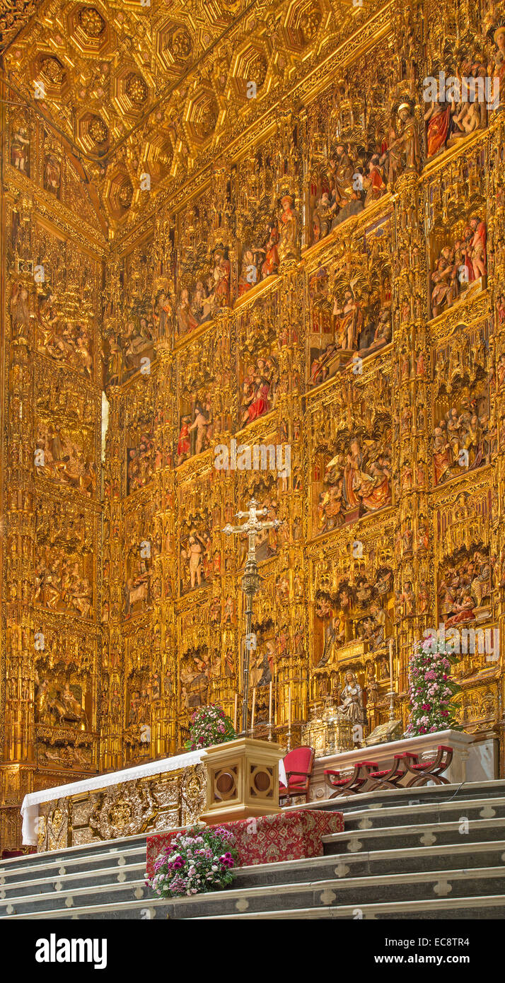 Sevilla, Spanien - 29. Oktober 2014: Der Hauptaltar der Kathedrale de Santa Maria De La Sede Stockfoto