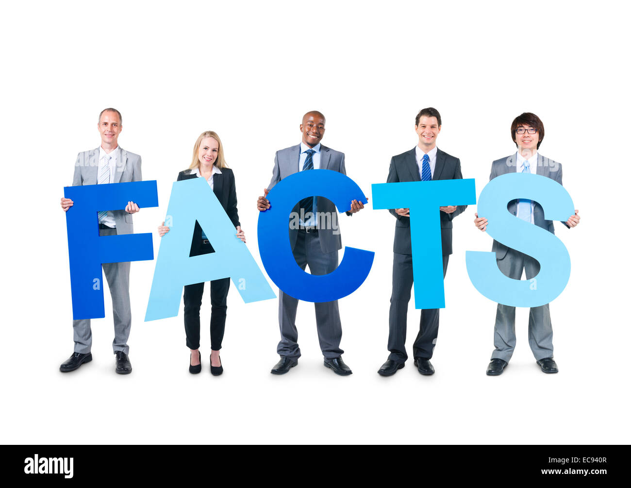 Multiethnische Geschäftsleute halten die Wort-Fakten Stockfoto