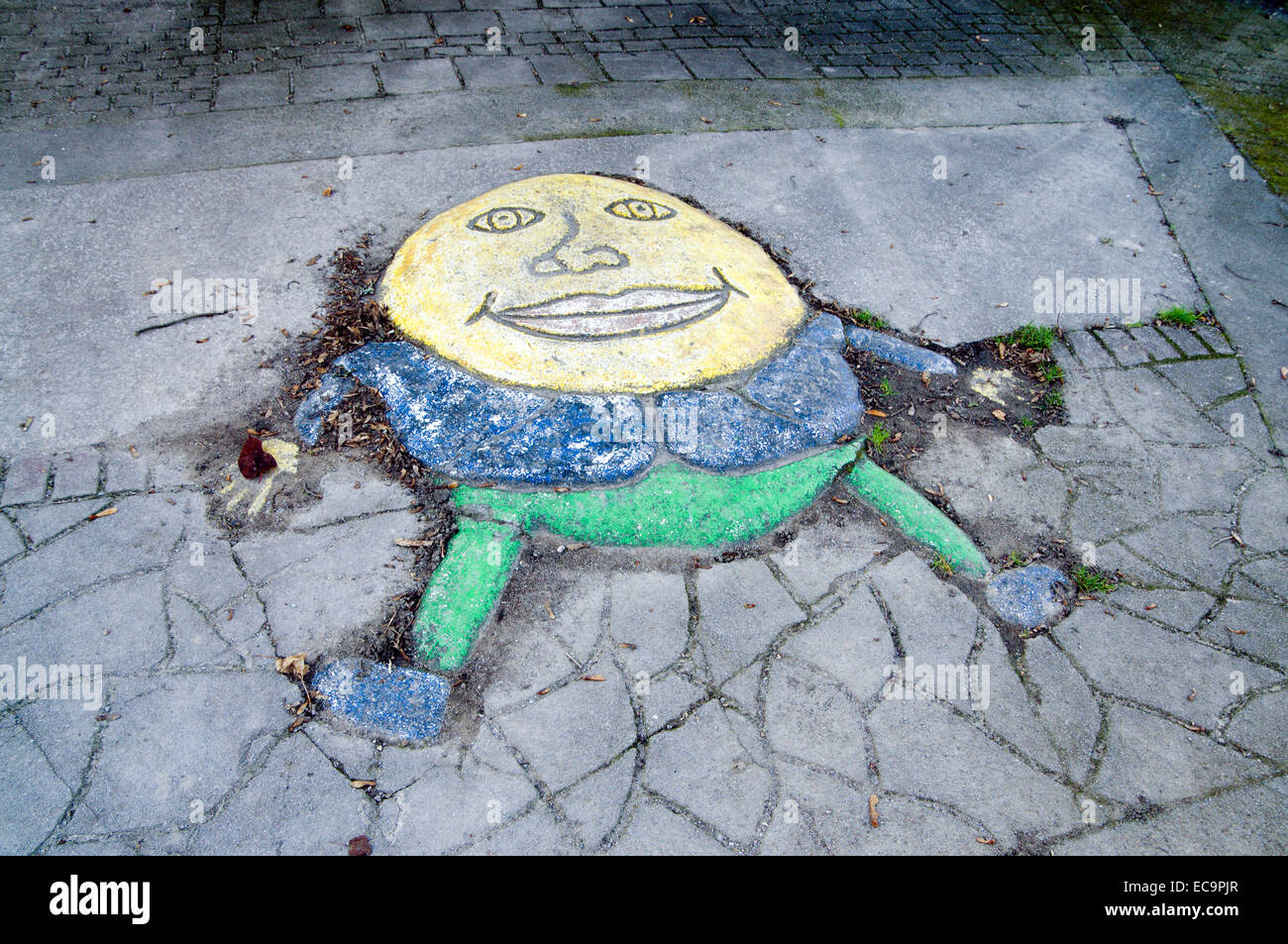 Humpty Dumpty Skulptur, Margam Manor Country Park, Port Talbot, Wales, UK. Stockfoto