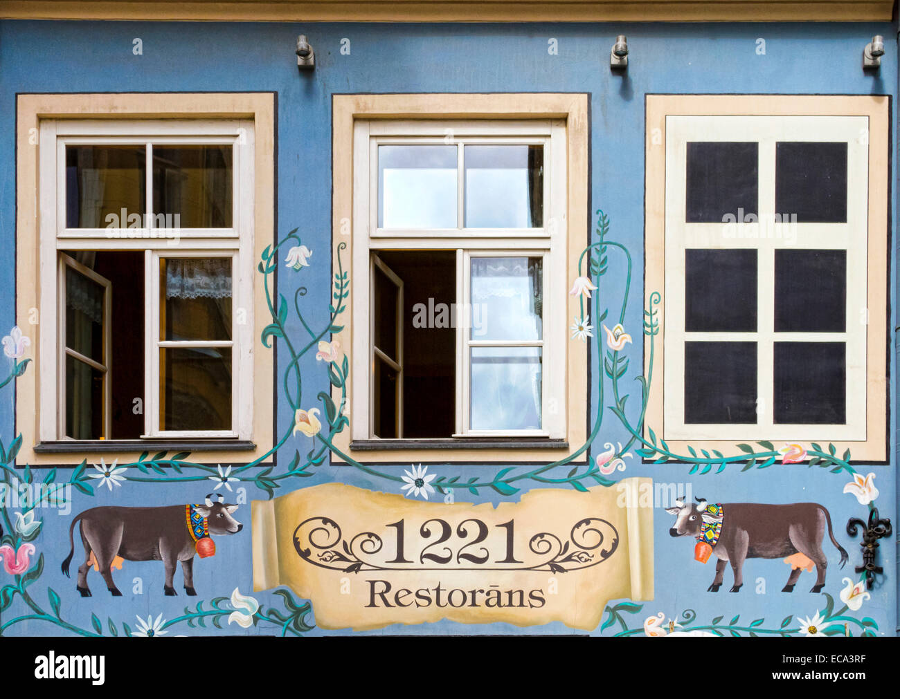 Gemaltes Hausfassade in der Altstadt Vecriga, Riga, Lettland Stockfoto