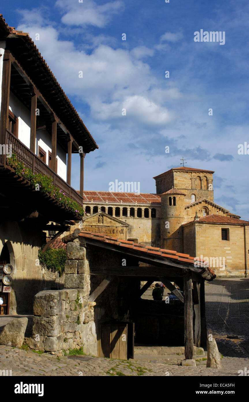 Romanische Stiftskirche, Santillana del Mar, Kantabrien, Spanien, Europa Stockfoto