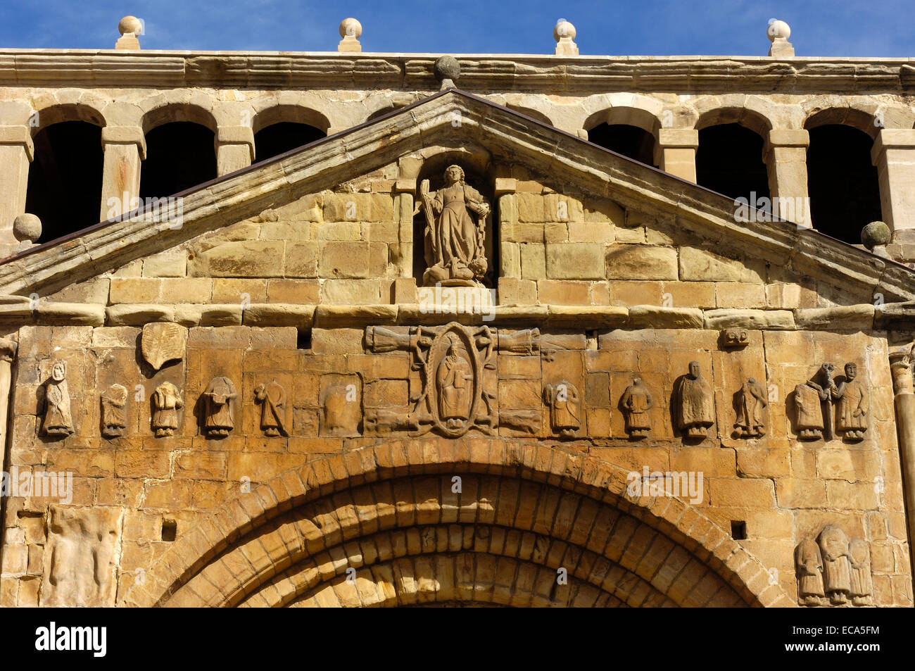 Romanische Stiftskirche, Santillana del Mar, Kantabrien, Spanien, Europa Stockfoto