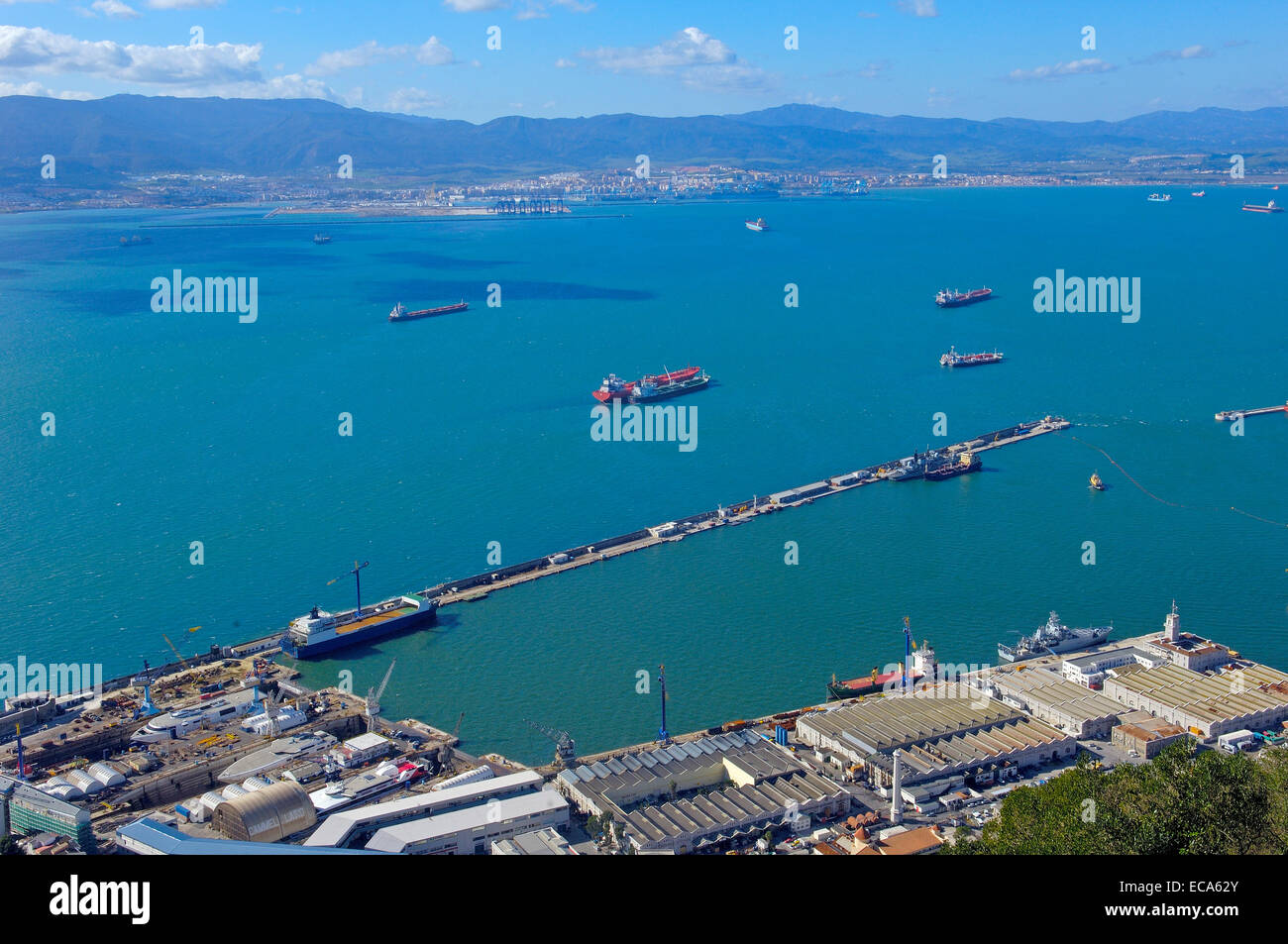Gibraltar-Stadt mit der Bucht von Algeciras, Spanien, am Rücken, Gibraltar, Britische überseegegend, Iberische Halbinsel, Europa Stockfoto
