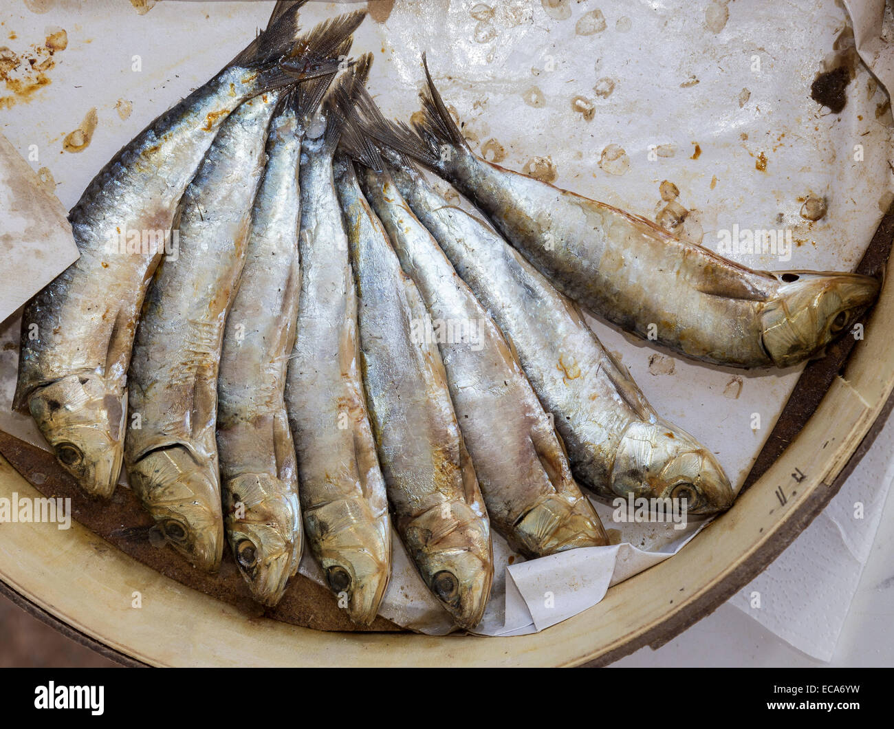 Verkauf von Salzfisch, Wochenmarkt Markt von Porto Colom, Mallorca, Balearen, Spanien Stockfoto