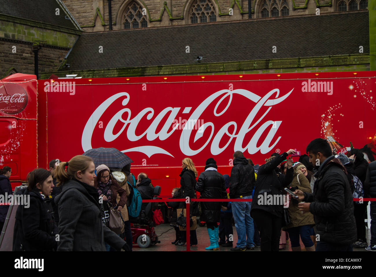 Birmingham, Vereinigtes Königreich. 11. Dezember 2014. Coca Cola Weihnachtstruck kommt in Birmingham auf seiner Tour von der UK-Credit: Steven Reh/Alamy Live News Stockfoto