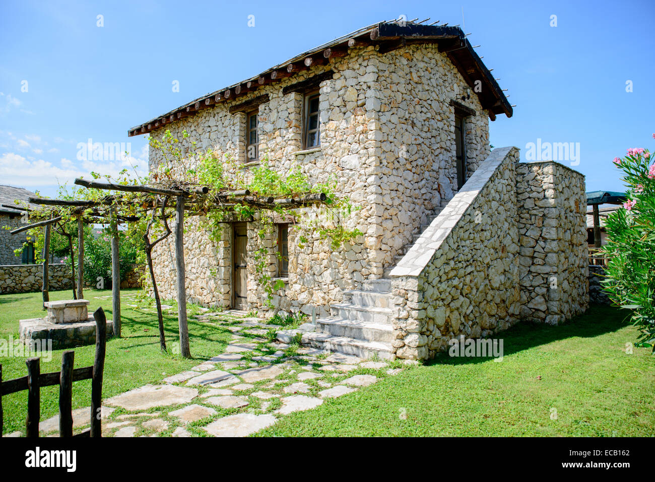 Kleines steinhaus Fotos und Bildmaterial in hoher Auflösung Alamy