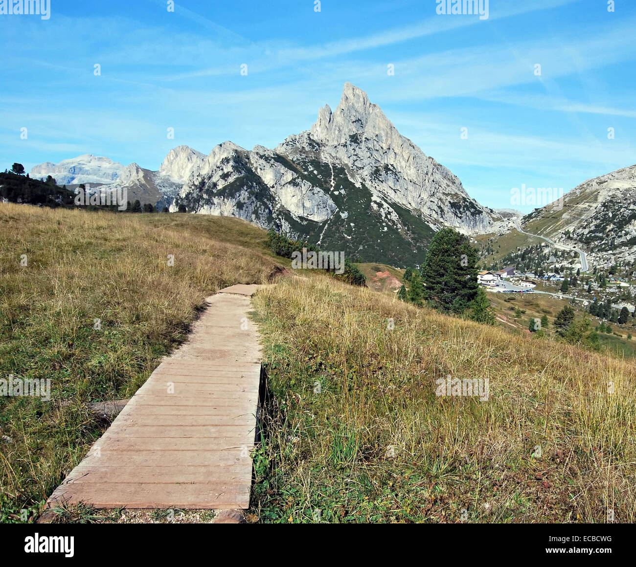 Peak genannt Sasso di Stria mit Passo Falzarego auf der linken Seite Stockfoto