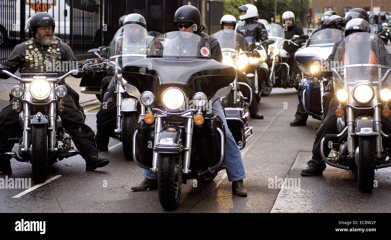 Jedes Jahr abgesetzt Erinnerung sonntags ein großes Kontingent aus der Chelsea & Fulham Harley Owners Group für einen Ausritt. Stockfoto