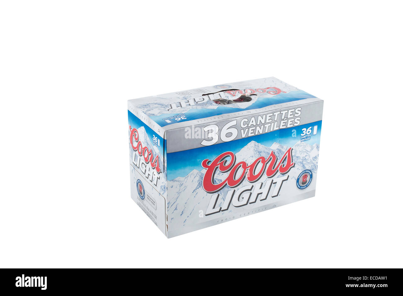 Eine Packung 36 355-ml-Dosen von Coors Light Bier ist über einen rein weißen Hintergrund abgebildet. Stockfoto