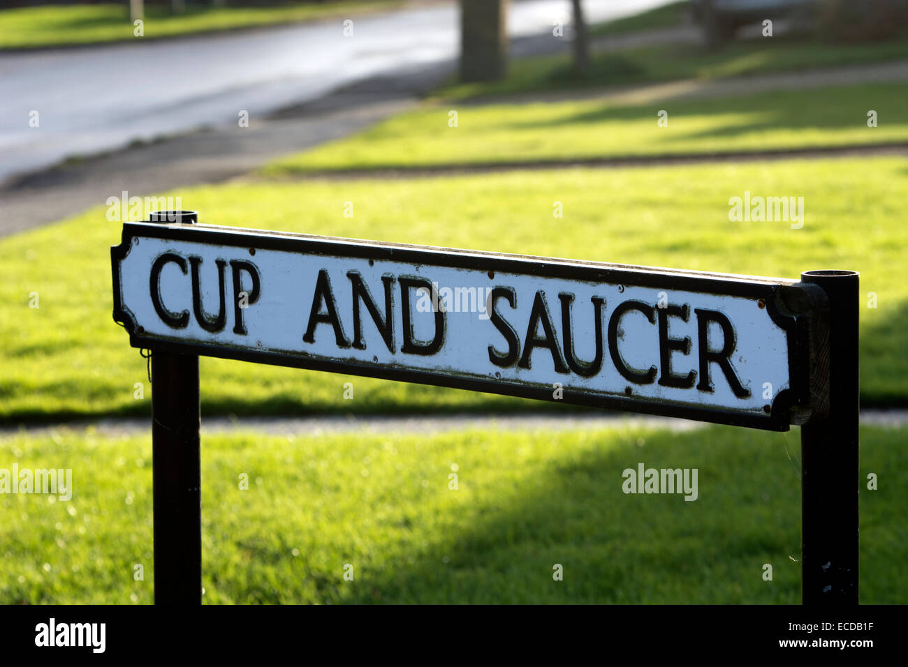 Tasse und Untertasse Straßenname, Cropredy, Oxfordshire, England, UK Stockfoto