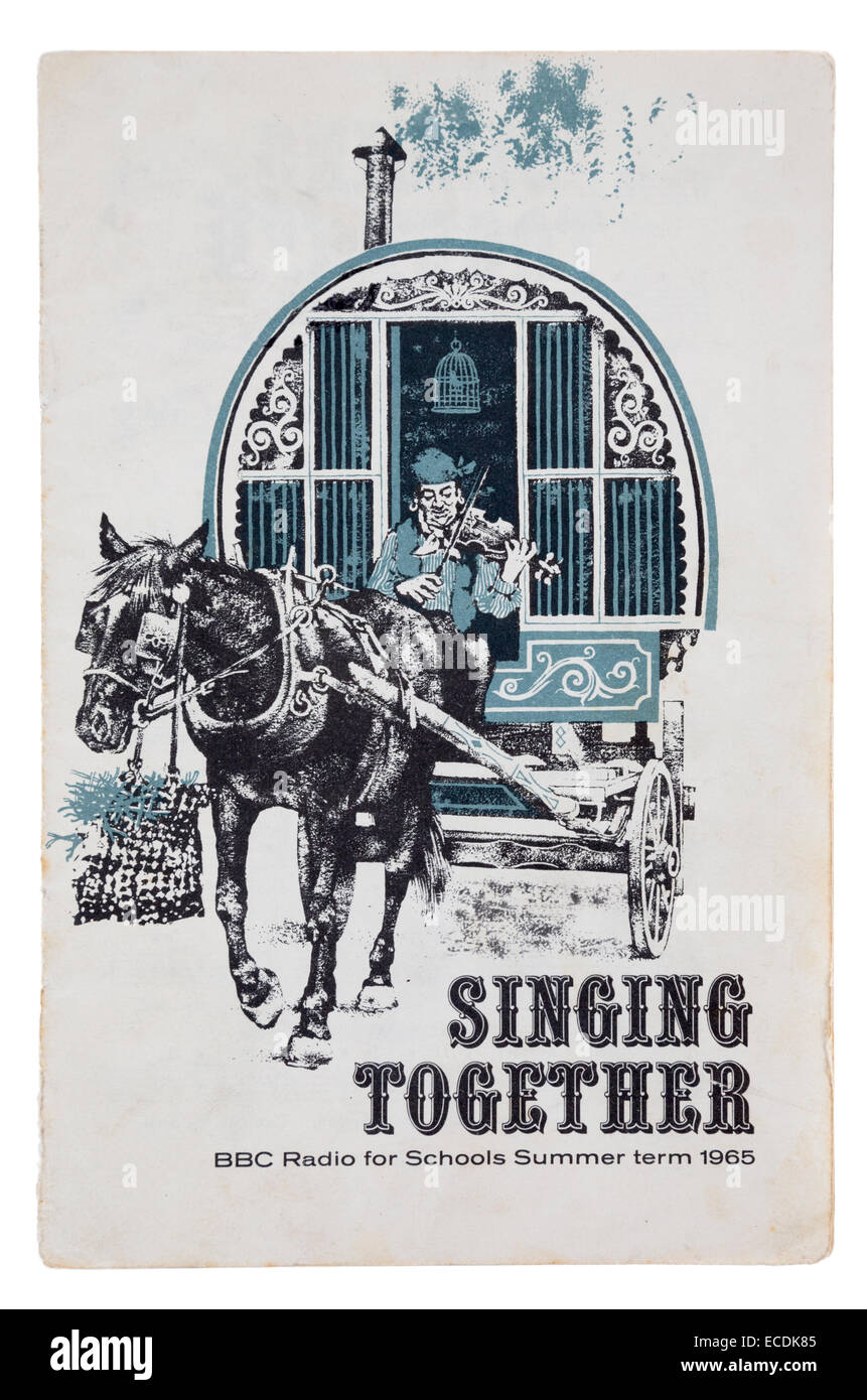 Singen zusammen Liederbuch für BBC Sound überträgt an Schulen im Jahr 1965, UK Stockfoto