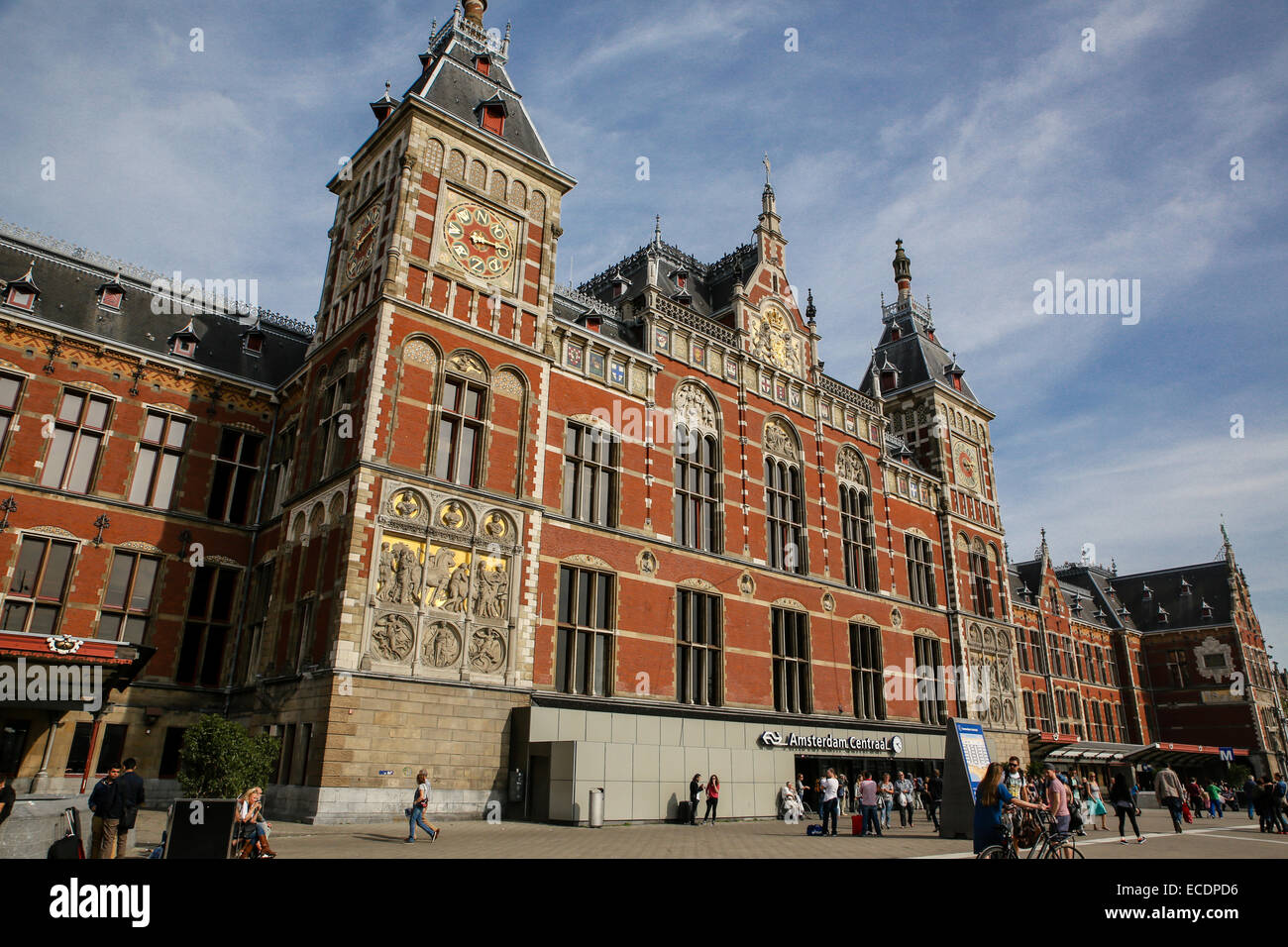 Amsterdam Hauptbahnhof Gebäude außen Stockfoto