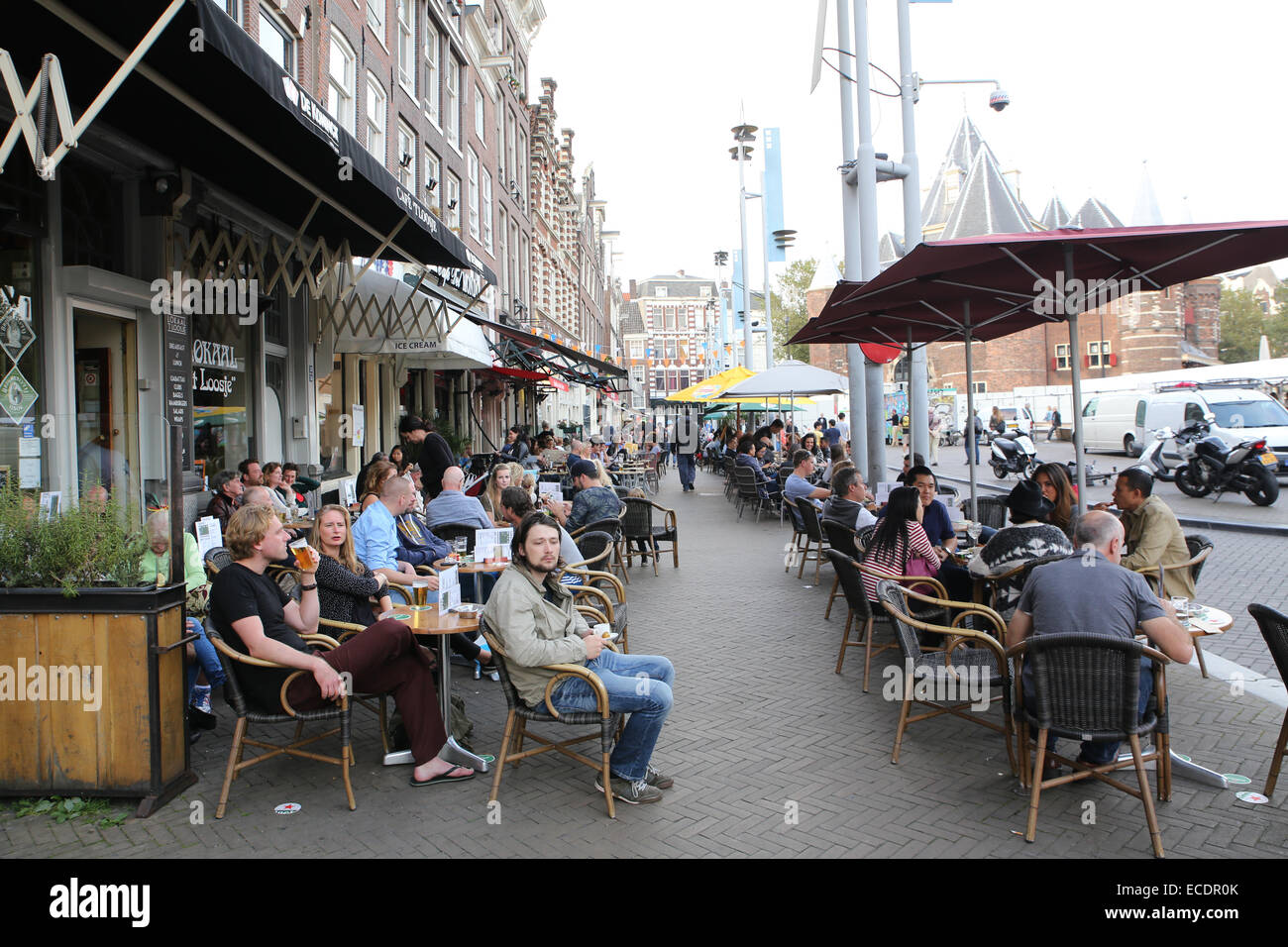 Amsterdam Freiluft-Café Restaurant Terrasse viel beschäftigte Leute Stockfoto