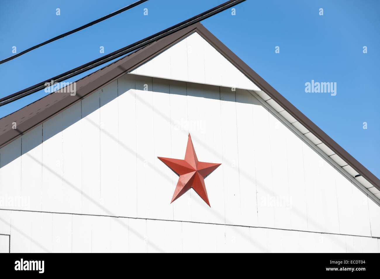 Mennonite Stern am Ende des weißen Gebäude. Stockfoto