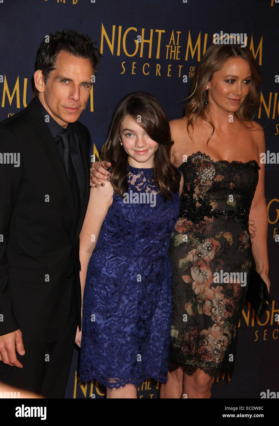 New York, New York, USA. 11. Dezember 2014. Schauspieler BEN STILLER, Tochter ELLA OLIVIA STILLER und CHRISTINE TAYLOR an die New Yorker Premiere von "nachts im Museum: Secret of The Tomb" im Ziegfeld Theater statt. Bildnachweis: Nancy Kaszerman/ZUMAPRESS.com/Alamy Live-Nachrichten Stockfoto