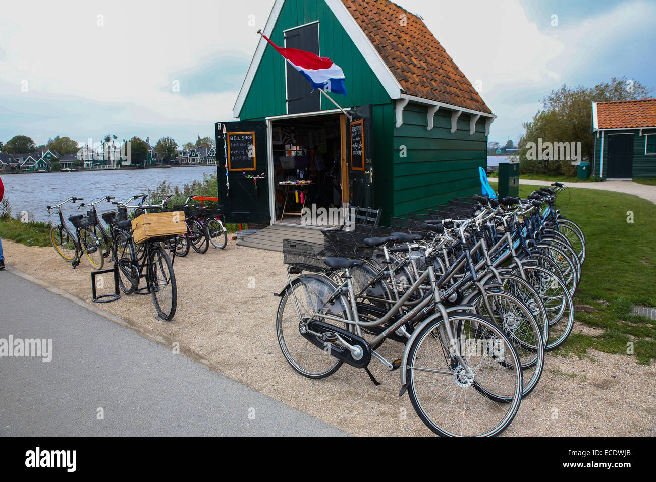 Dutch bike Vermietung Holland Landseite Zaanse Schans Niederlande Stockfoto