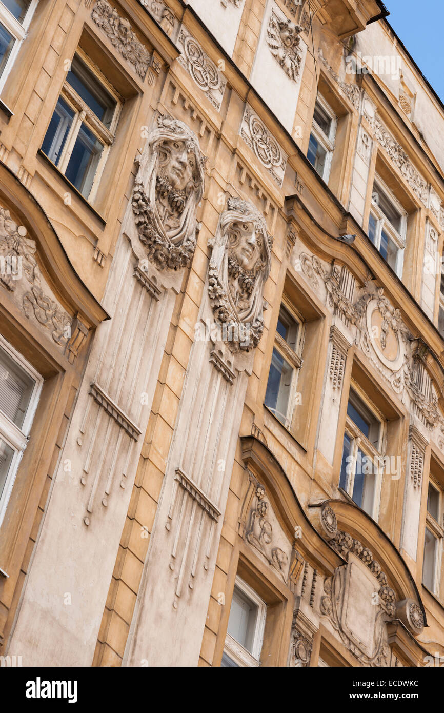 Jugendstil-Details an Gebäuden in Neustadt, Prag, Tschechien Stockfoto
