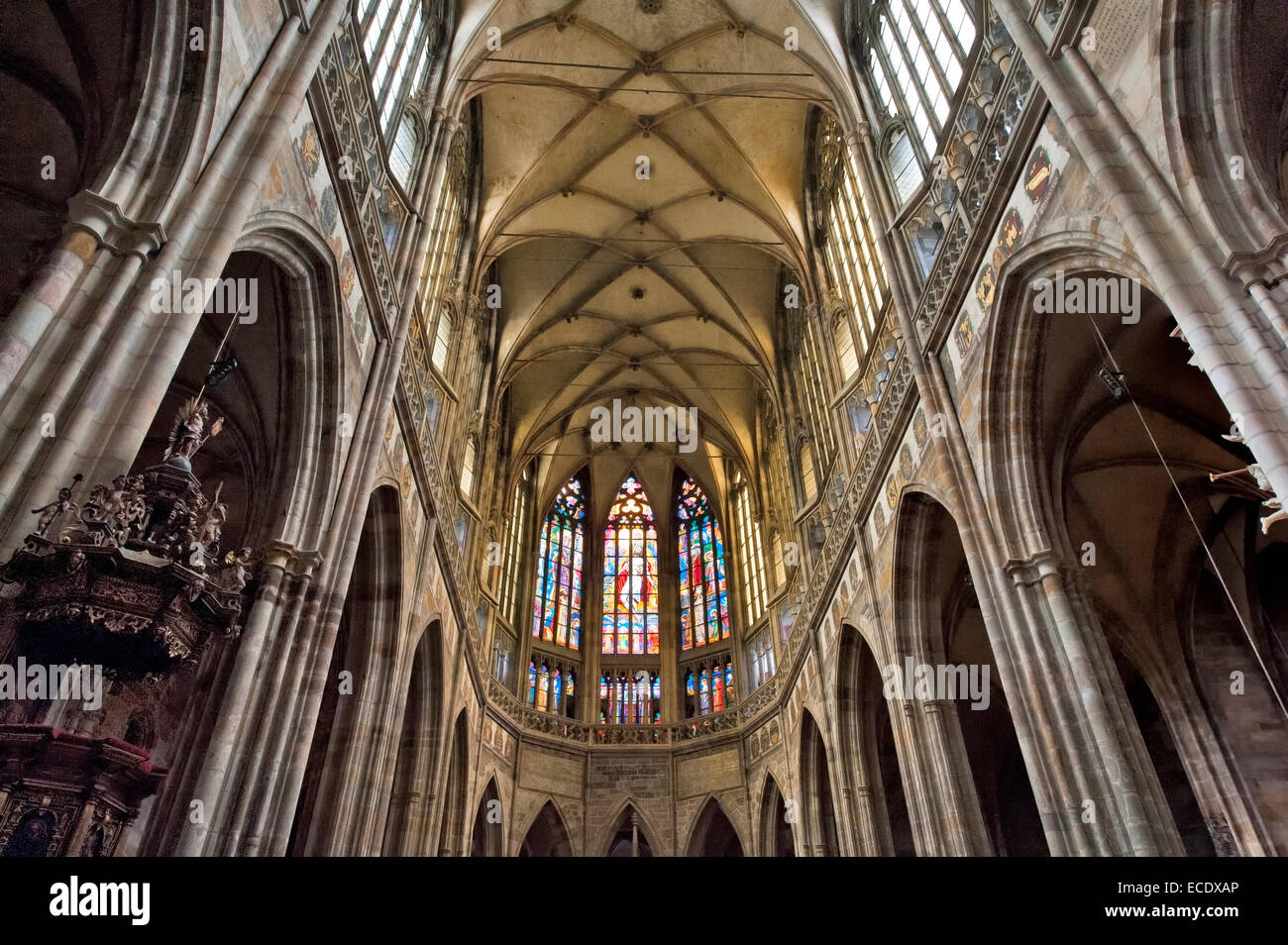 Gotische Innendecke im Kirchenschiff der St.-Veits Dom, Wahrzeichen Prags, Prazsky Hrad Burgviertel Stockfoto