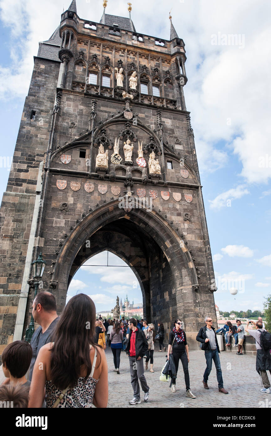 Unterquerung der Stare Mesto Brige Turm Touristen Eingang Tor, Prag, Tschechien Stockfoto