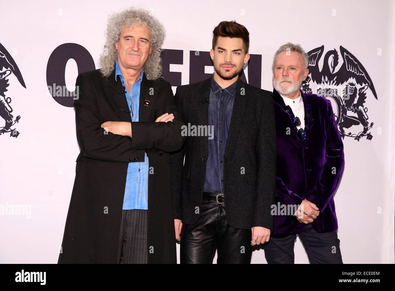 Berlin, Deutschland. 11. Dezember 2014. Englische Musiker Brian May und Roger Taylor zusammen mit dem amerikanischen Musiker Adam Lambert bei einem Photocall und der Pressekonferenz für die anstehende Tour "Königin und Adam Lambert 2015" im Hotel Ritz Carlton in Berlin, Deutschland. Am 11. Dezember 2014. / Allianz Credit Bild: Dpa picture-Alliance/Alamy Live News Stockfoto