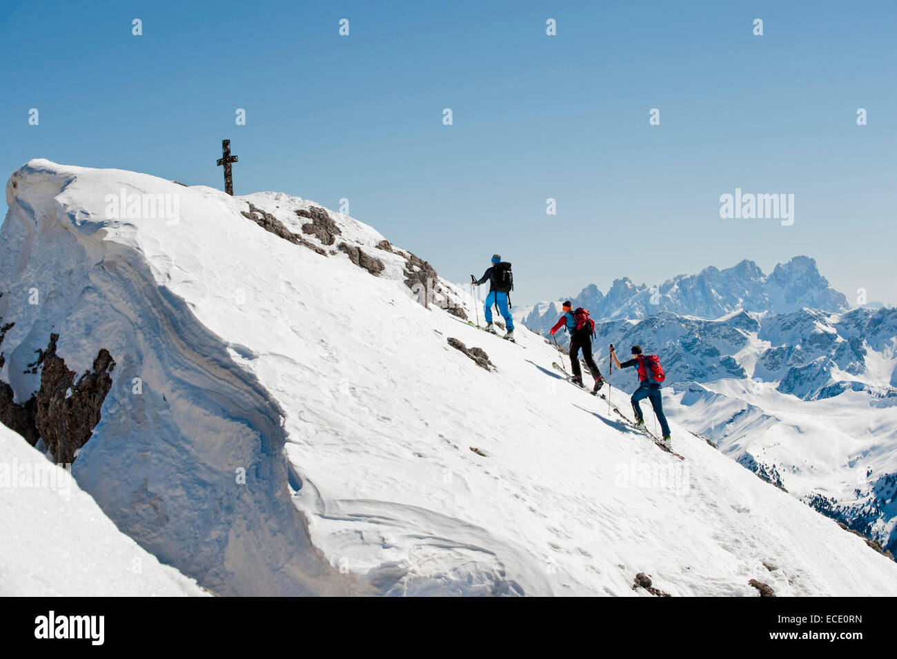 Männer auf einer Skitour, Santa Cristina Valgardena, Alto Adige, Italien Stockfoto