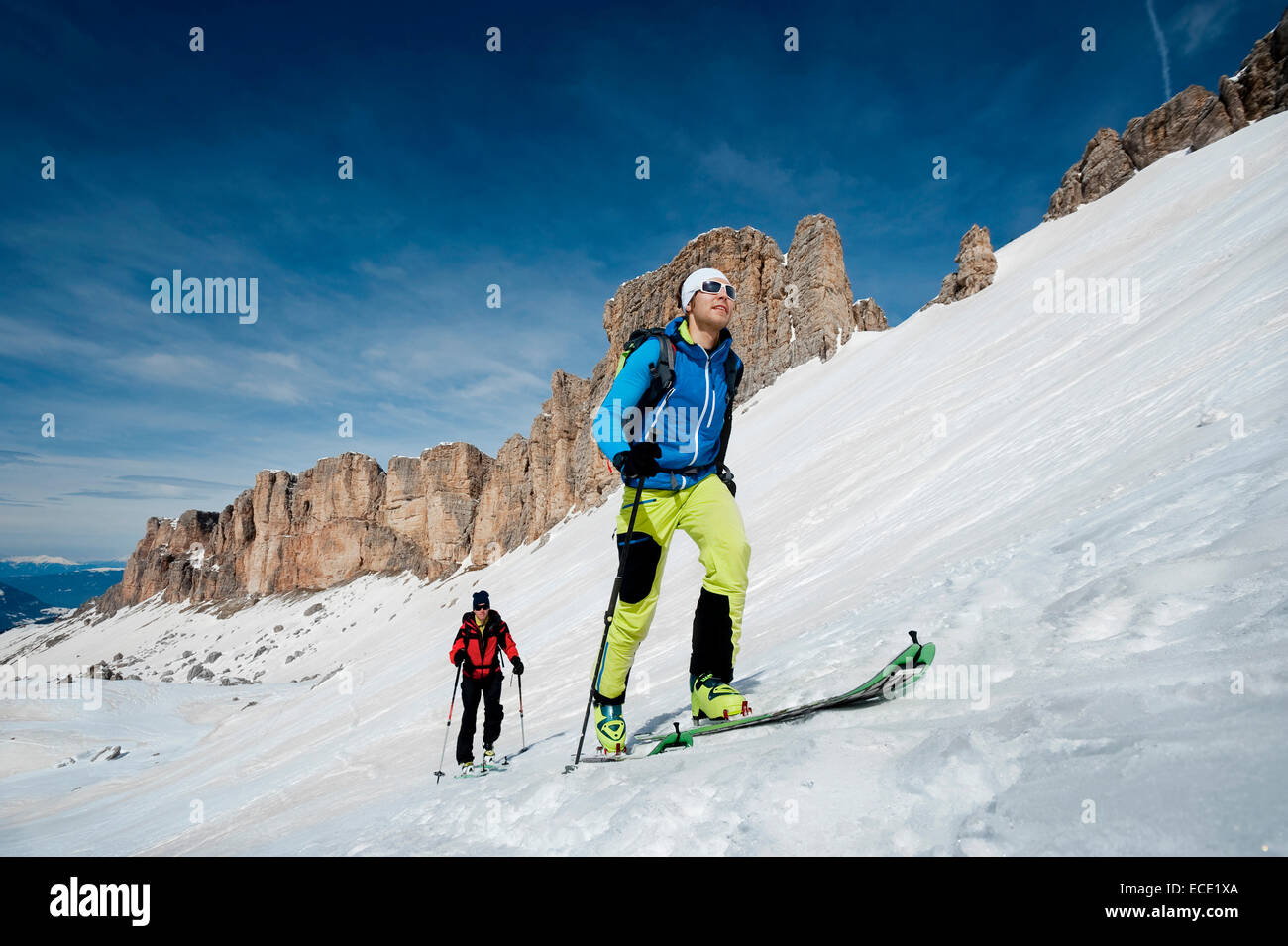 Männer auf einer Skitour, Santa Cristina Valgardena, Alto Adige, Italien Stockfoto
