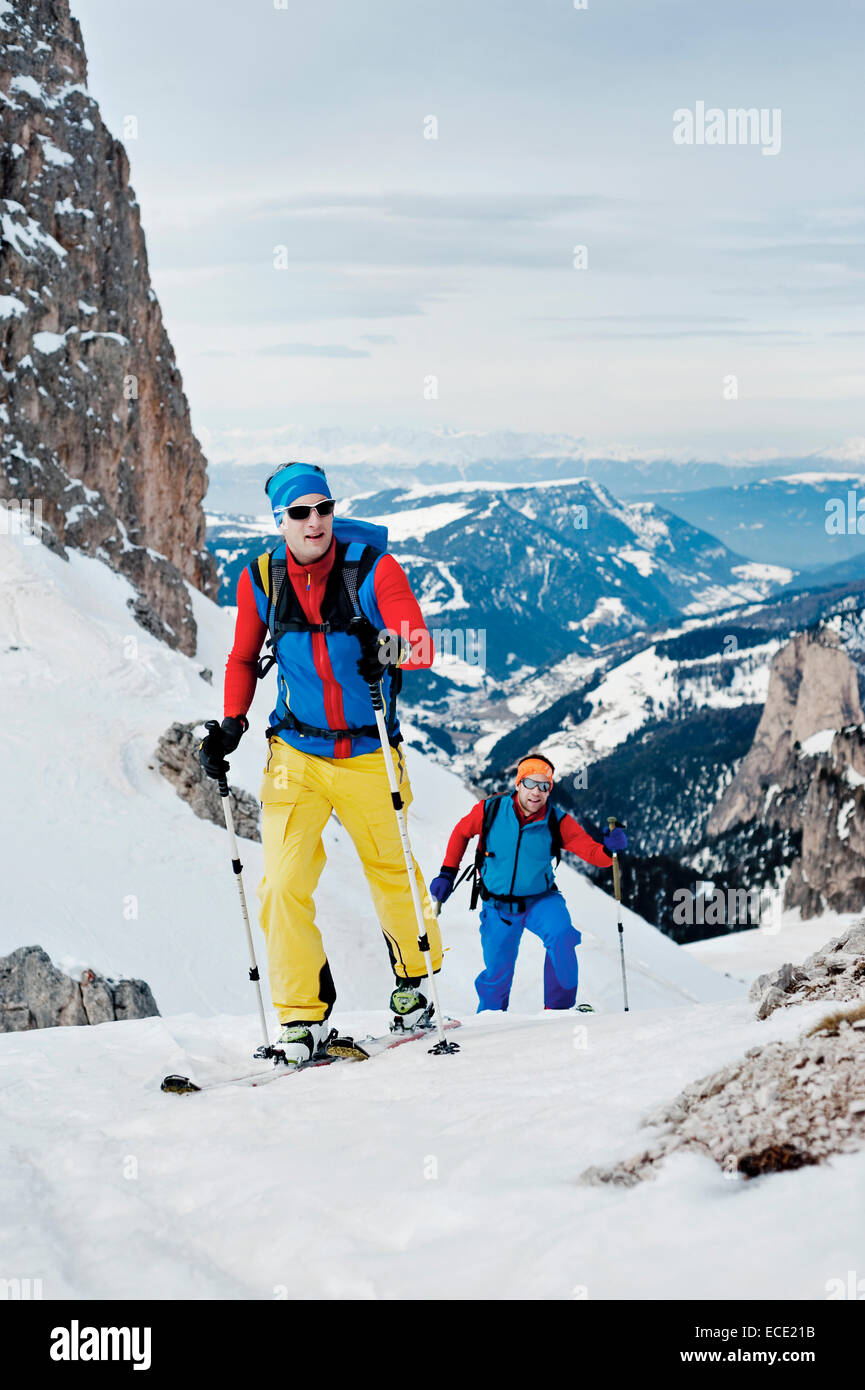 Männer auf einer Skitour, Santa Cristina Valgardena, Alto Adige, Italien Stockfoto