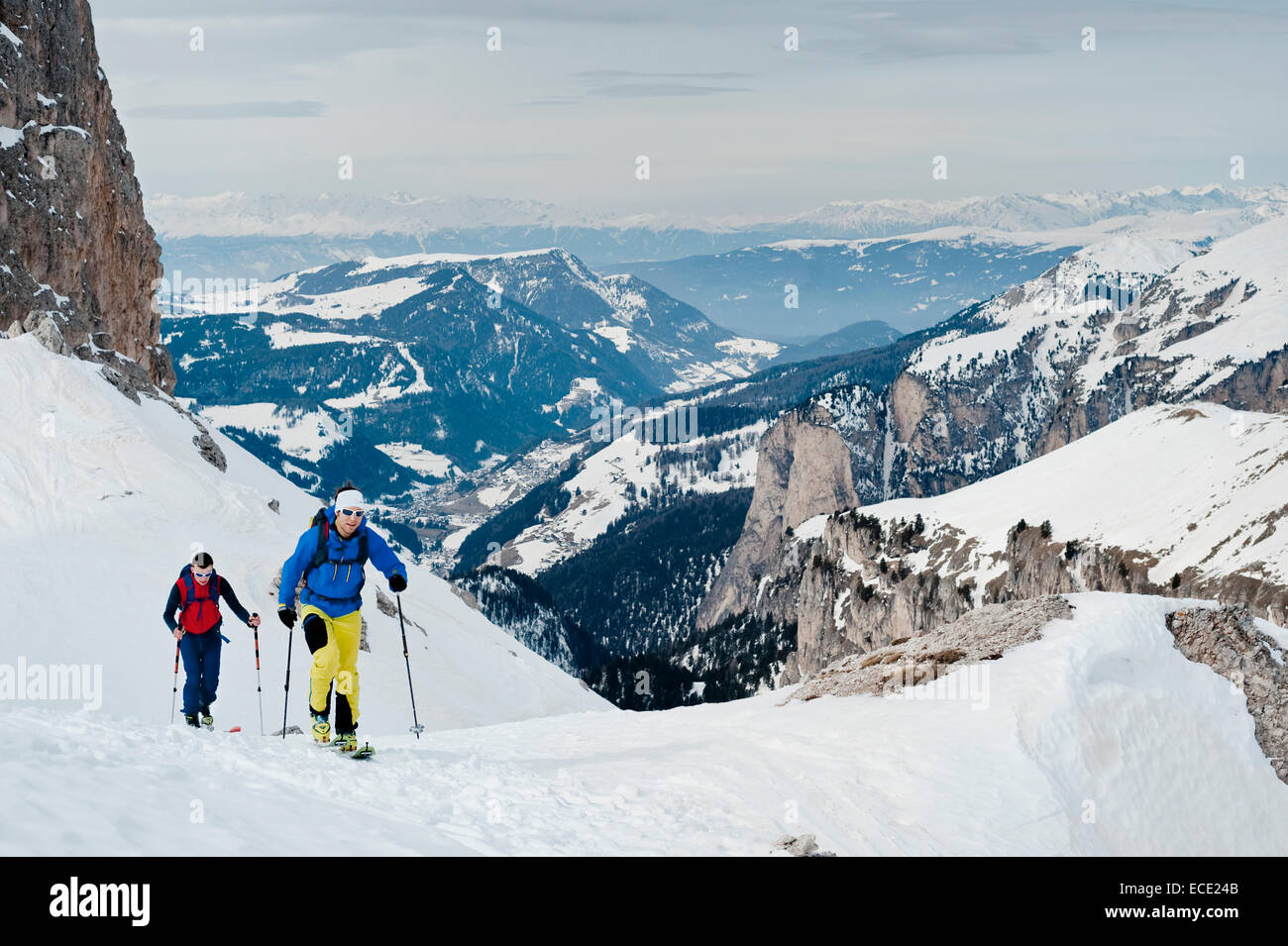 Männer auf einer Skitour, Santa Cristina Valgardena, Alto Adige, Italien Stockfoto