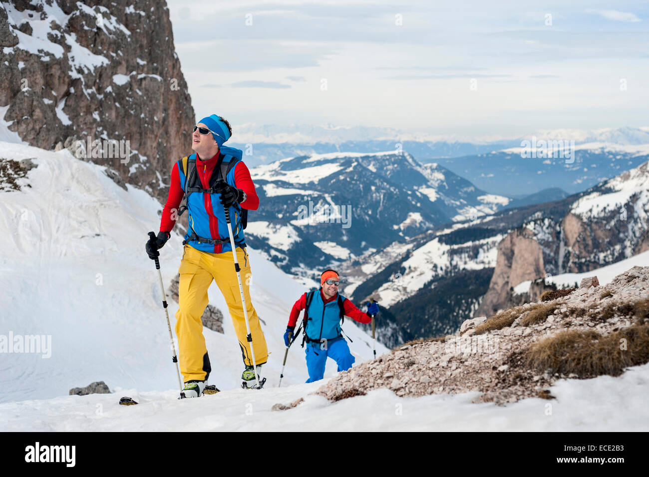 Männer auf einer Skitour, Santa Cristina Valgardena, Alto Adige, Italien Stockfoto