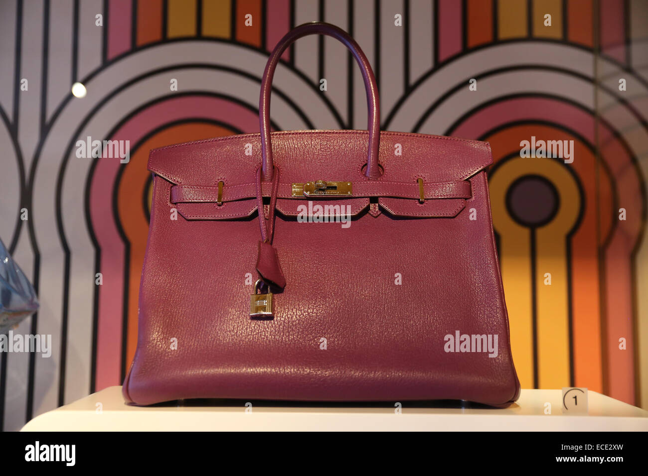 Die Kelly-Bag von Hermes ist eine berühmte Handtasche des 20. Jahrhunderts  weil es von verwendet wurde grace Kelly, ihre Schwangerschaft 1956 zu  verbergen Stockfotografie - Alamy
