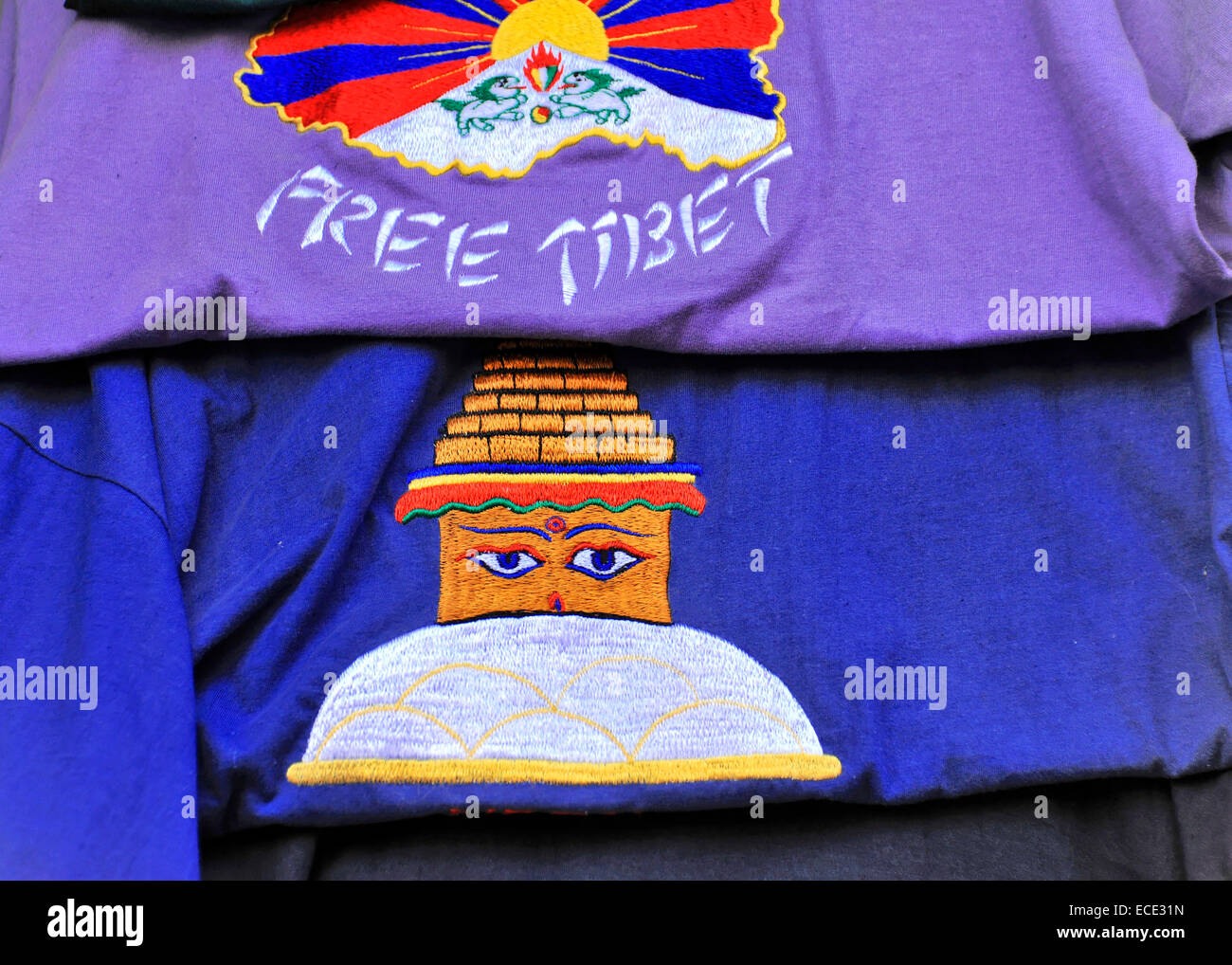 Kleidung mit Witing "Free Tibet", Souvenir, Booth, Pokhara, Nepal Stockfoto